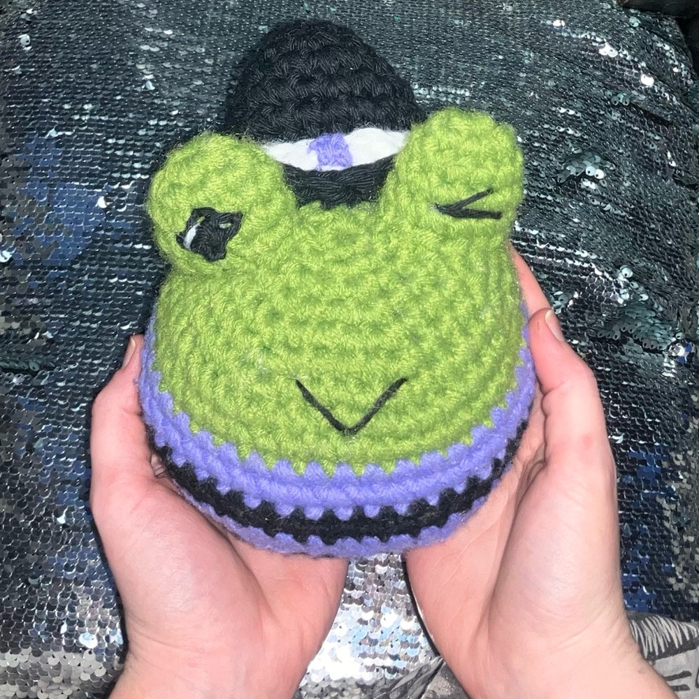 Hand Crocheted Froggy the Witch! He’s the perfect stuffy for Halloween! 🫶